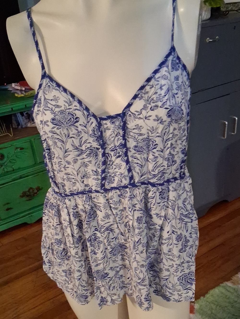 Knox Rose White and Blue Floral Spaghetti-Strap Peplum Camisole